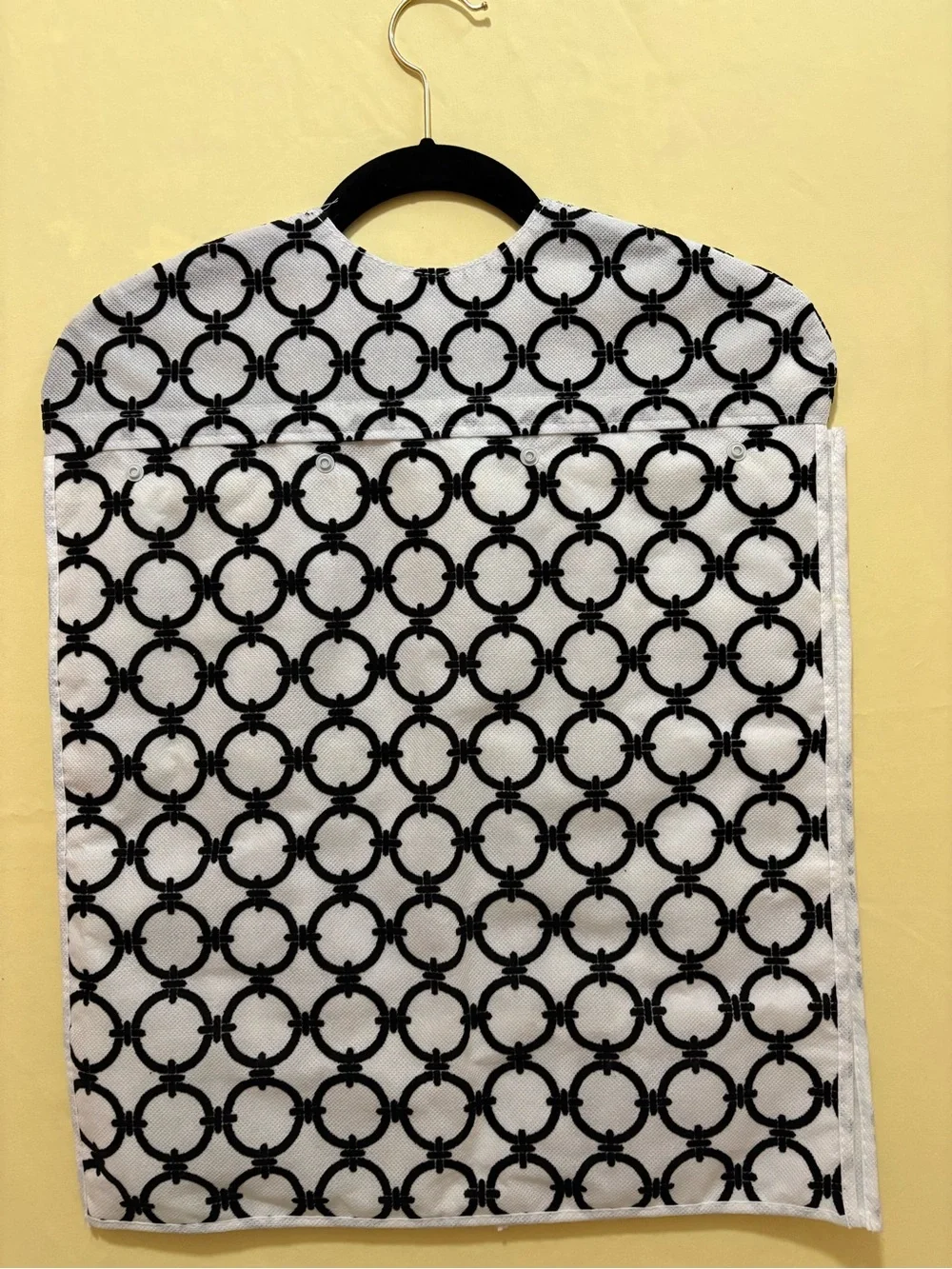 Joy Mangano Huggable Hangers 30 Pocket Hanging Closet & Travel Organizer B&W